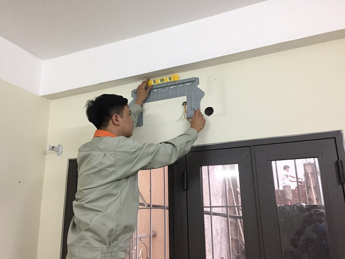 Đo thăng bằng khi lắp giá giàn lạnh